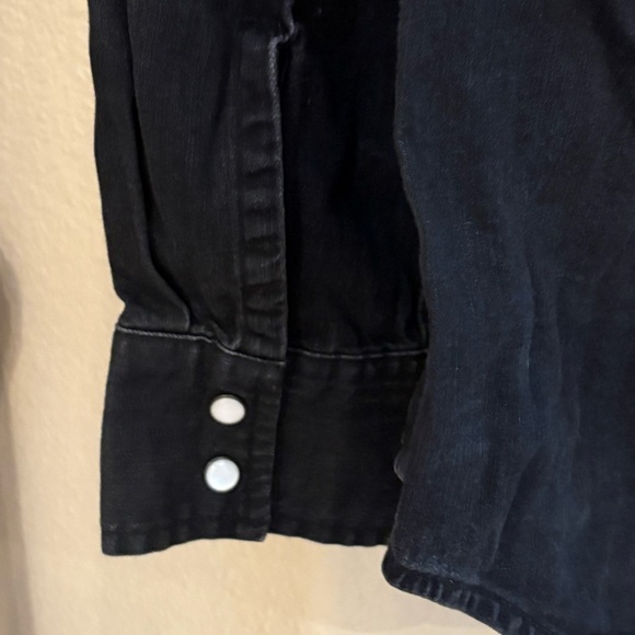 LEVI’S Women Black White Pearl Snap Button Western Denim Shirt Size Medium - Picture 6 of 8